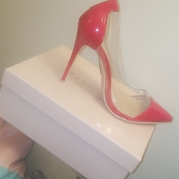 Red pump - Picture 1 of 1